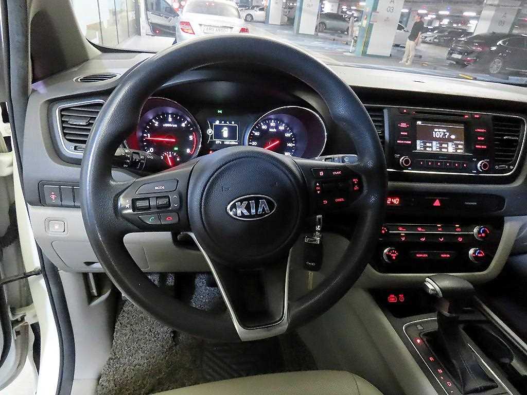 KIA Carnival - Vista 8