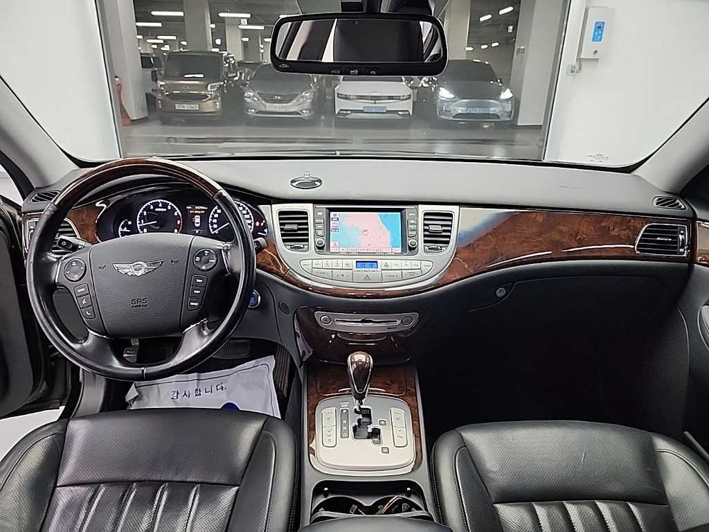 HYUNDAI Genesis - Vista 7