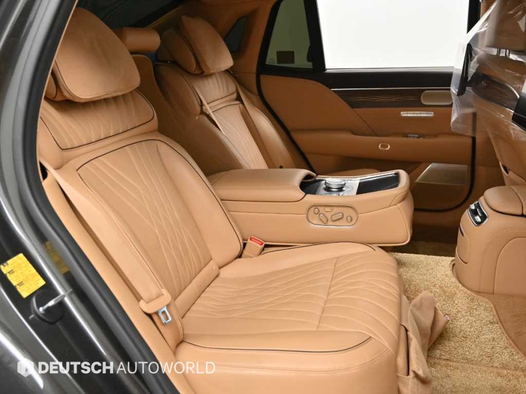 Genesis G90 - Vista 12