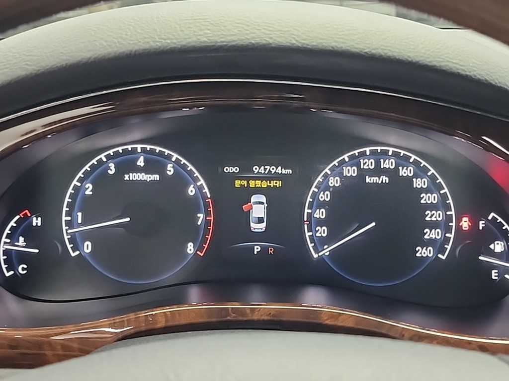 HYUNDAI Genesis - Vista 6