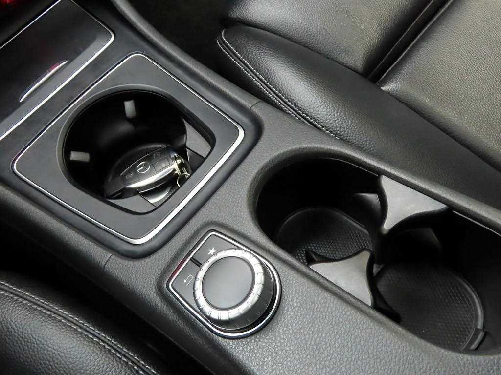 Mercedes Benz GLA Class - Vista 10