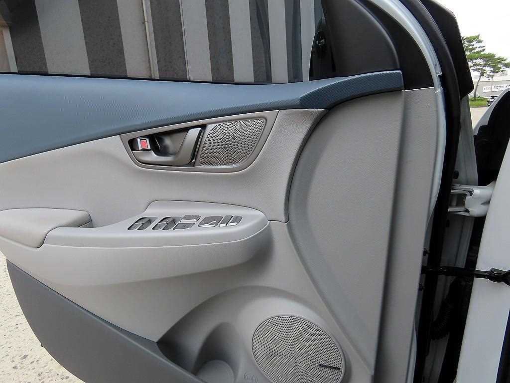 HYUNDAI Kona - Vista 12