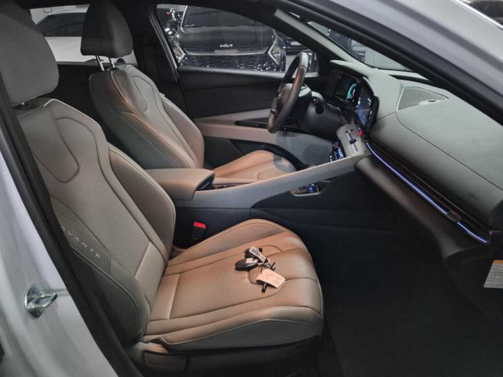 HYUNDAI Avante - Vista 7