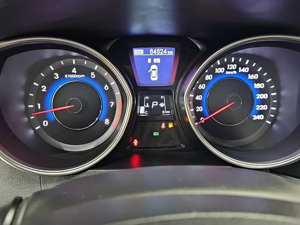 HYUNDAI Avante - Vista 6