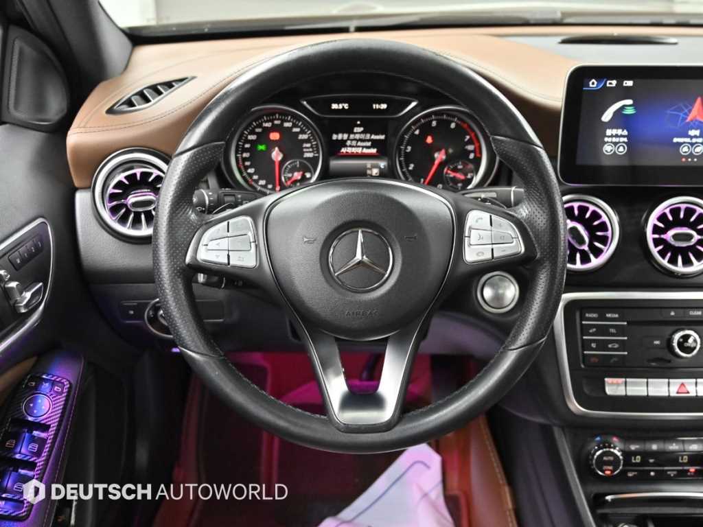 Mercedes Benz GLA Class 2018 Negro - Importación desde Corea - HF Imports Iquique - Foto 13
