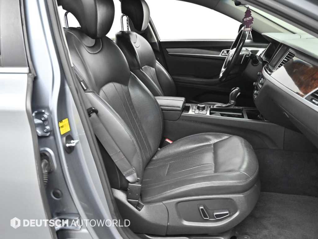 HYUNDAI Genesis - Vista 10