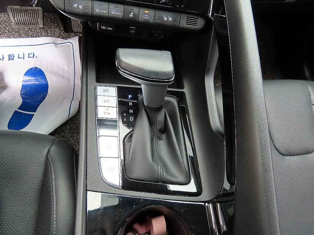 HYUNDAI Avante - Vista 10