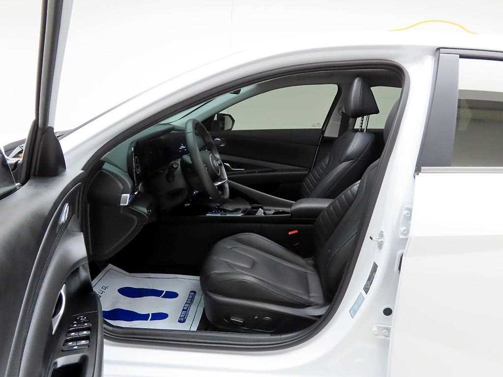 HYUNDAI Avante - Vista 12
