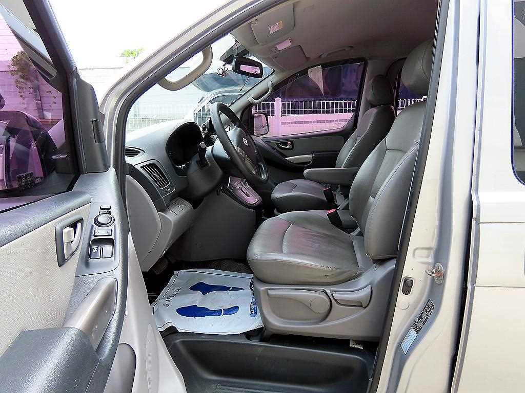 HYUNDAI Starex - Vista 5