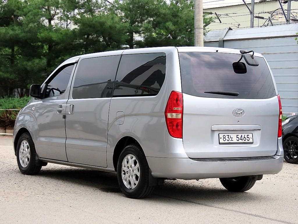 HYUNDAI Starex - Vista 3