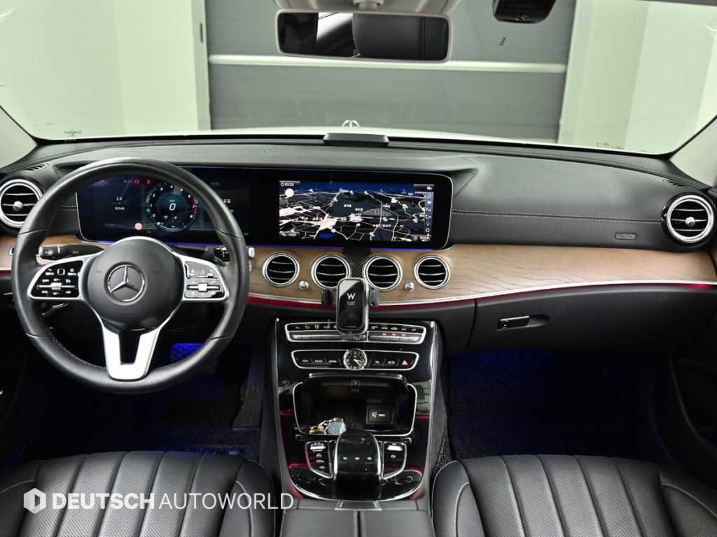 Mercedes Benz E class - Vista 8