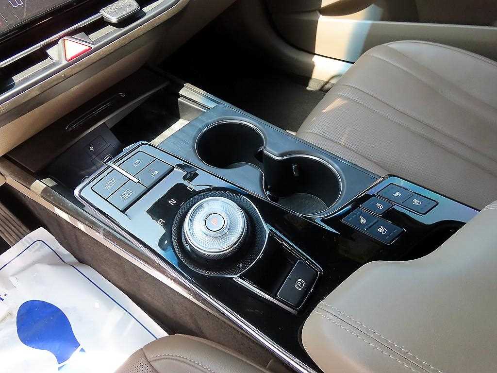 KIA K8 - Vista 10