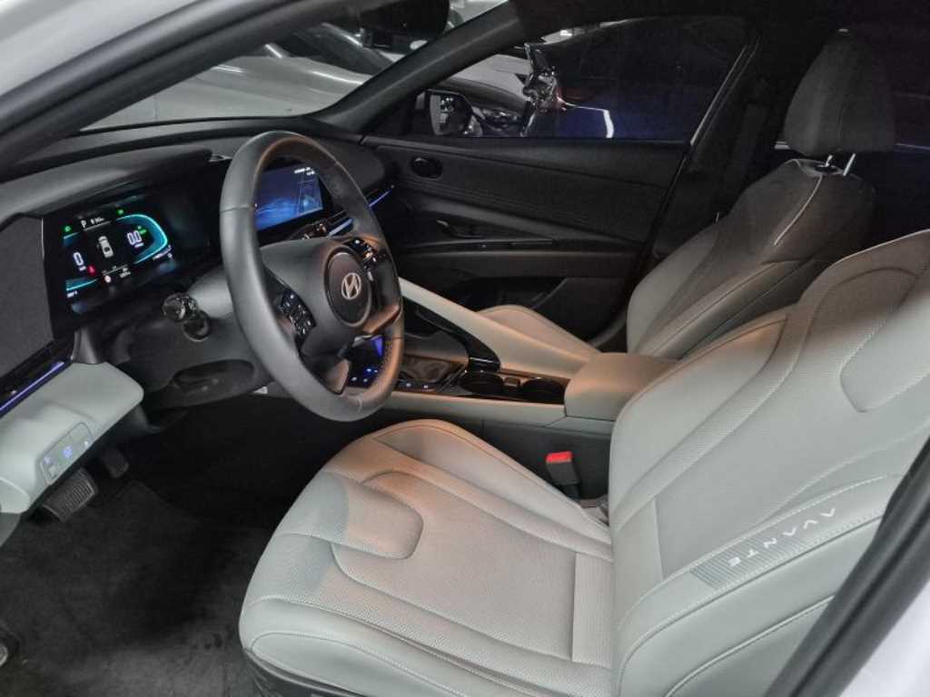 HYUNDAI Avante - Vista 5