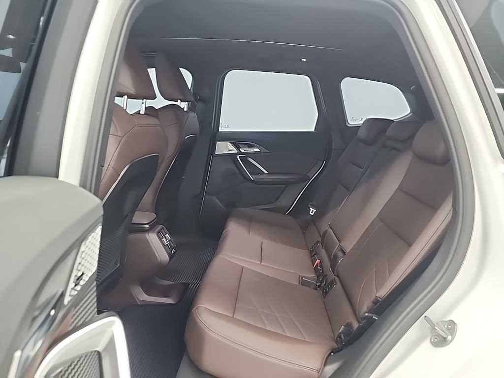 BMW iX1 - Vista 12