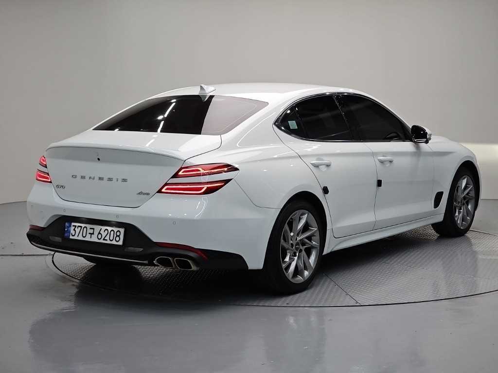 Genesis G70 - Vista 4