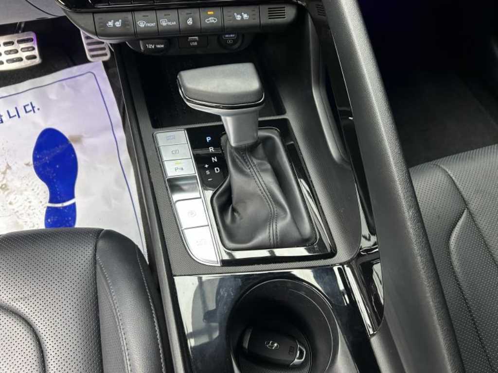 HYUNDAI Avante - Vista 9