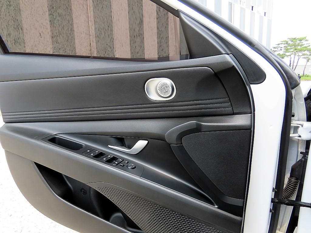 HYUNDAI Avante - Vista 11