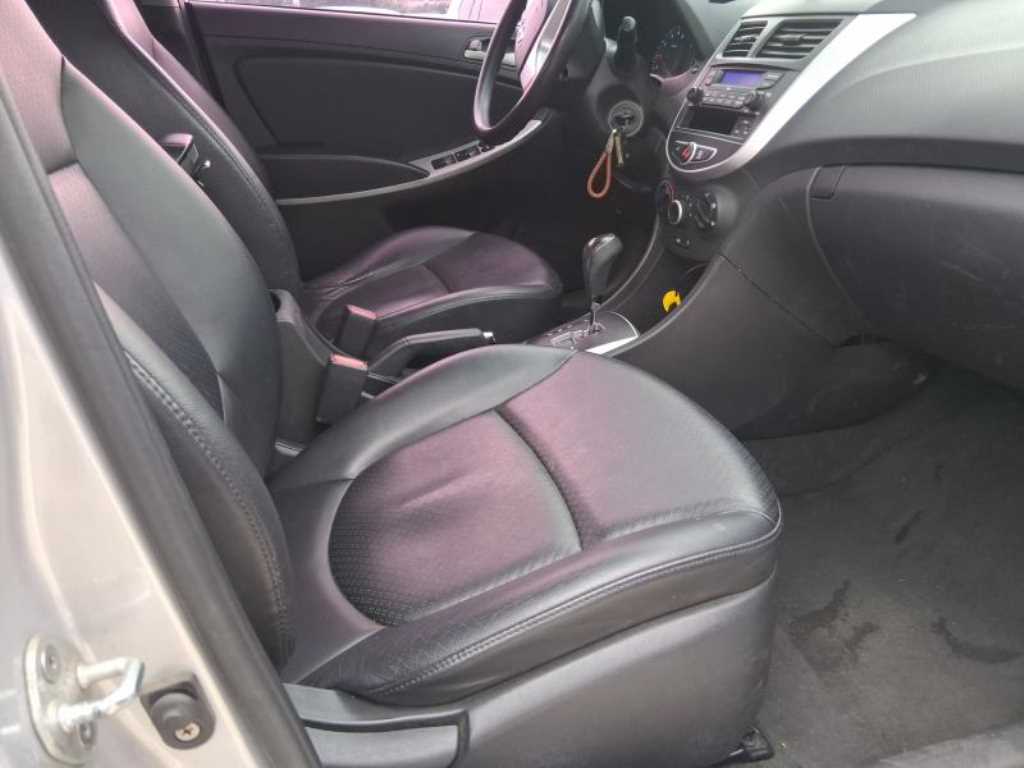 HYUNDAI Accent - Vista 6