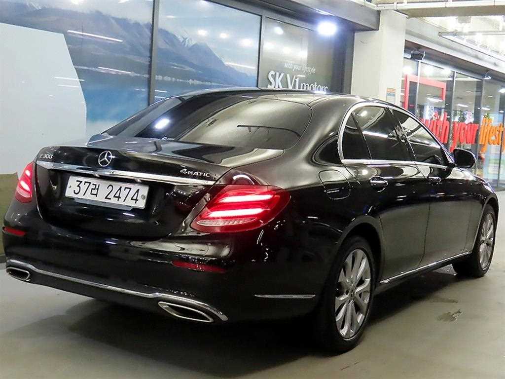 Mercedes Benz E class - Vista 4