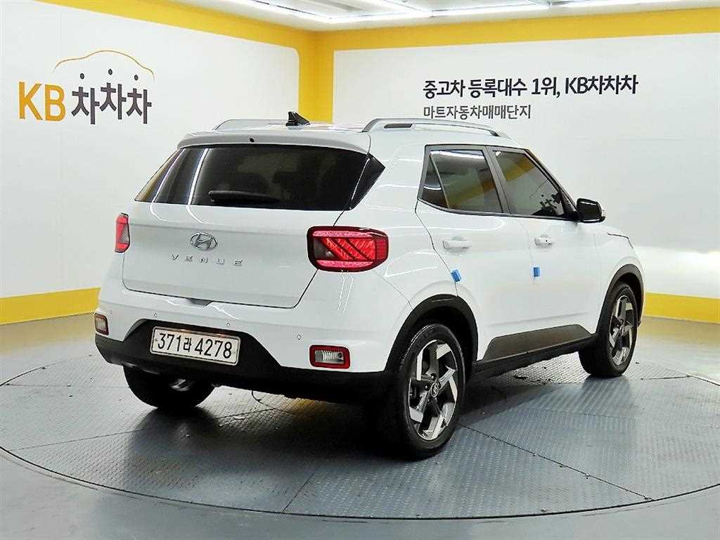 HYUNDAI Venue - Vista 4