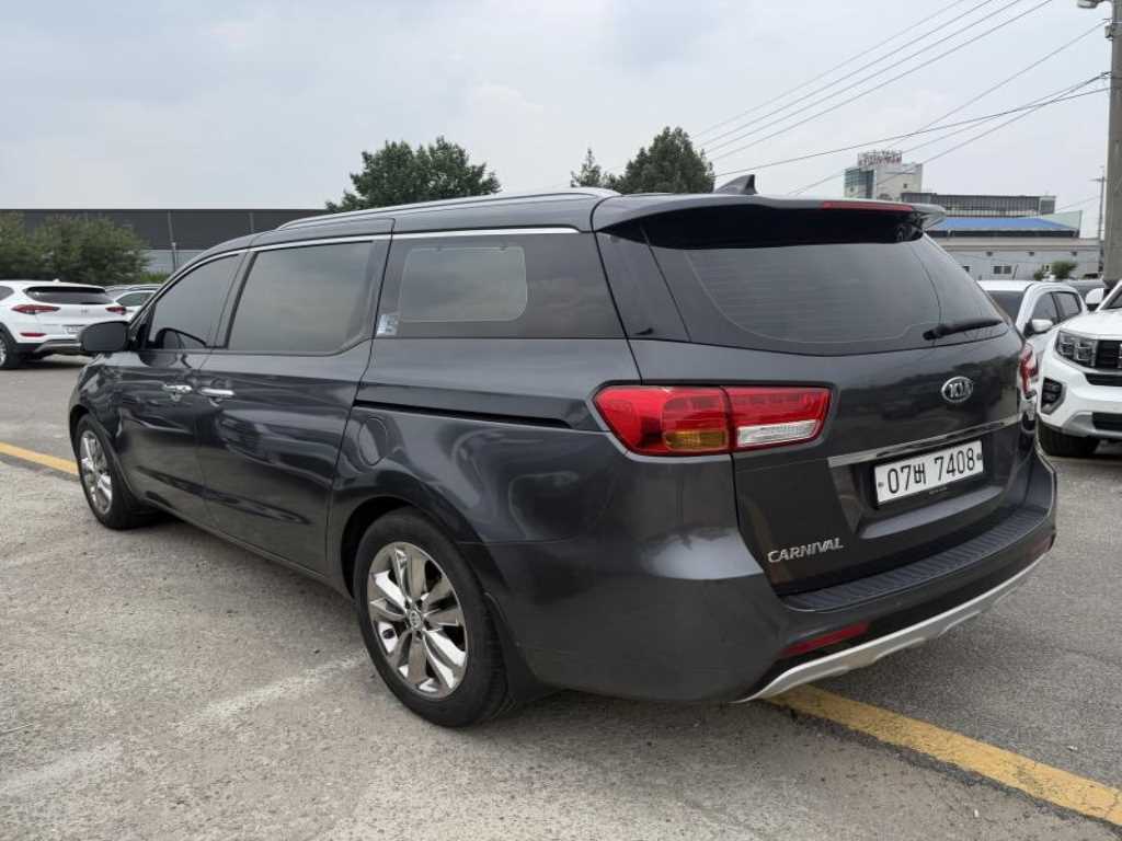 KIA Carnival - Vista 3
