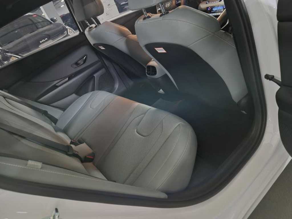 HYUNDAI Avante - Vista 8
