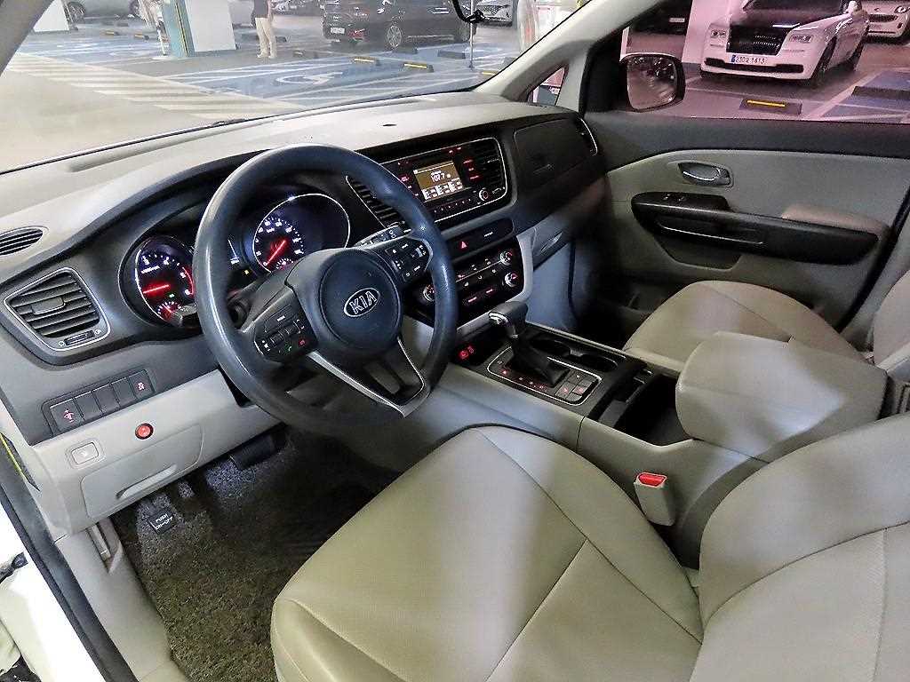 KIA Carnival - Vista 10