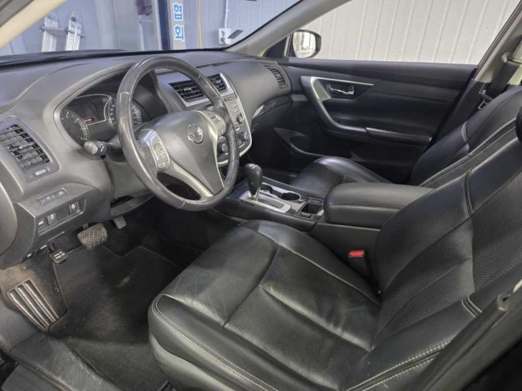 Nissan Altima - Vista 5