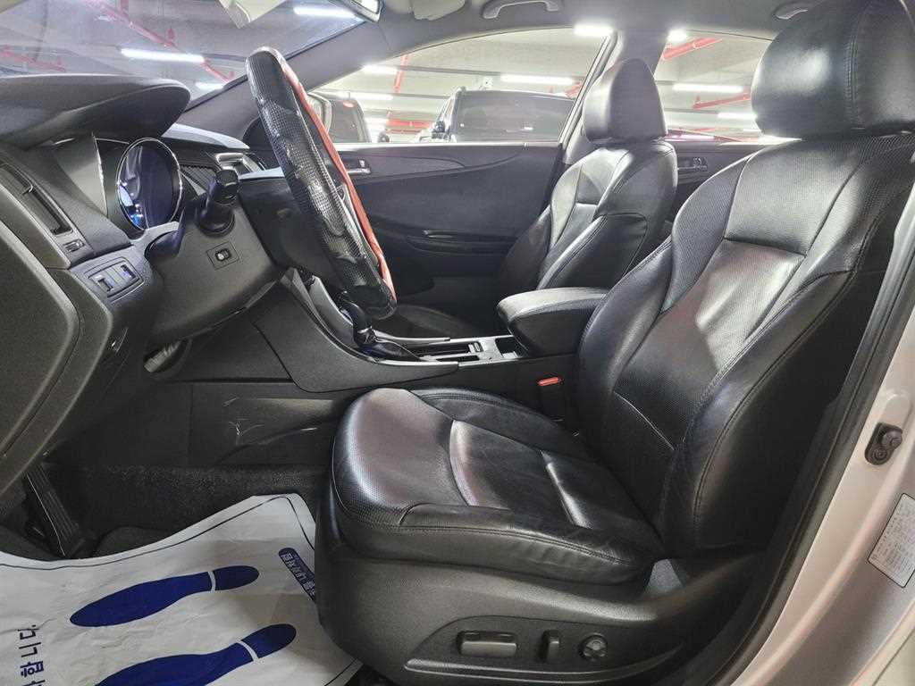HYUNDAI Sonata - Vista 6