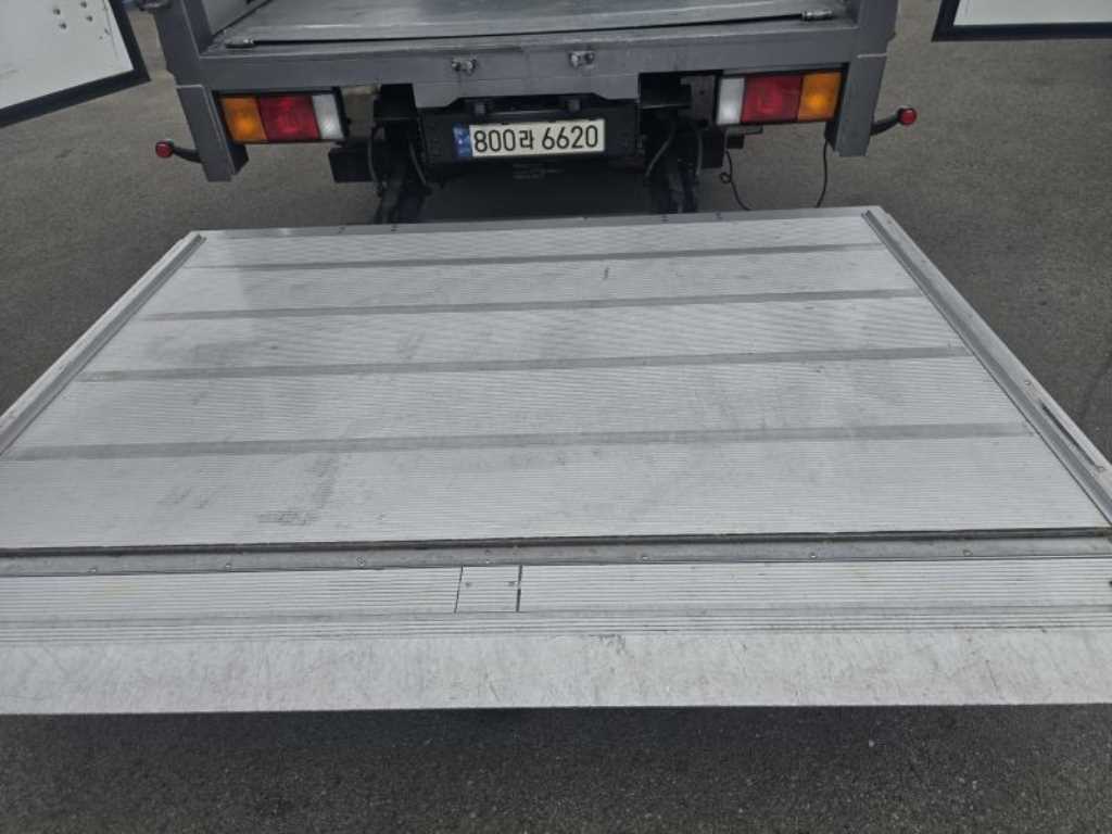 medium and large cargo truck - Vista 9