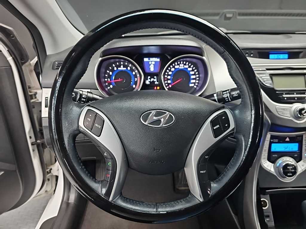 HYUNDAI Avante - Vista 9