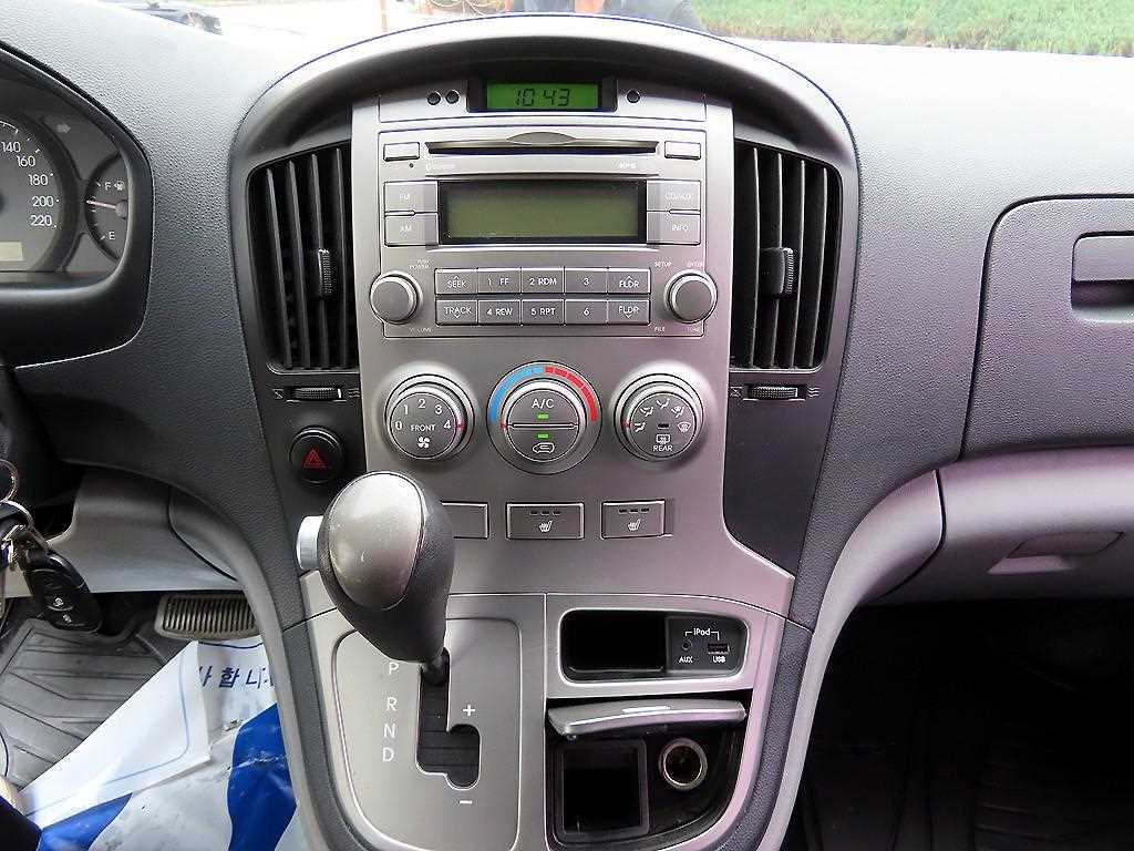 HYUNDAI Starex - Vista 12