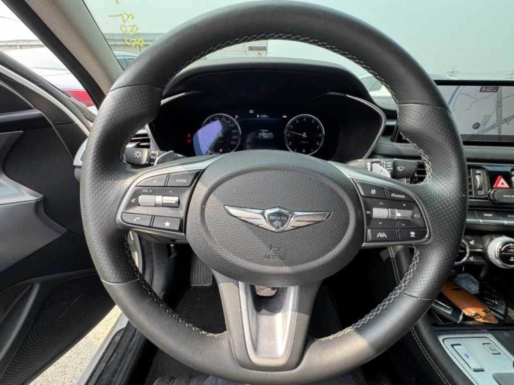 Genesis G70 - Vista 8