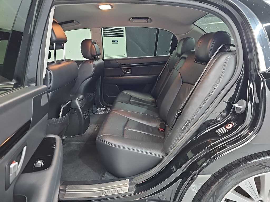 KIA Opirus - Vista 12