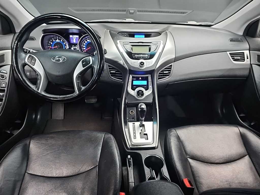 HYUNDAI Avante - Vista 7