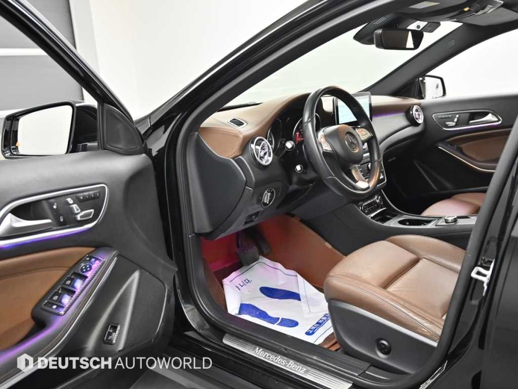 Mercedes Benz GLA Class - Vista 11
