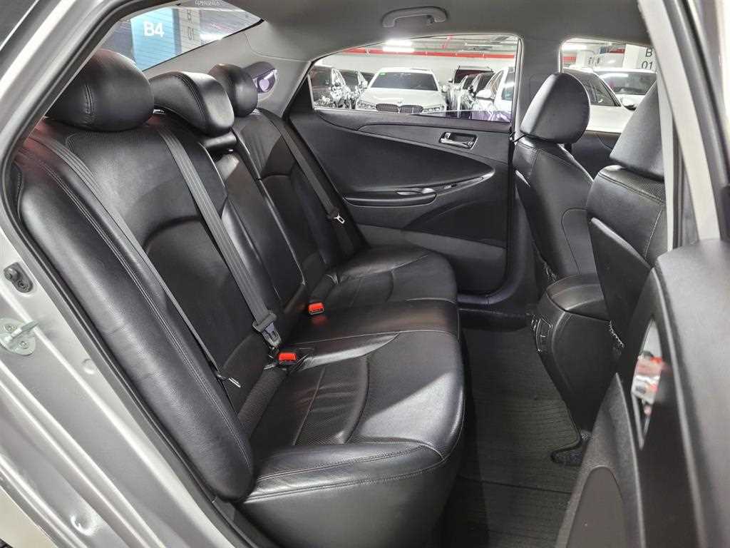 HYUNDAI Sonata - Vista 8