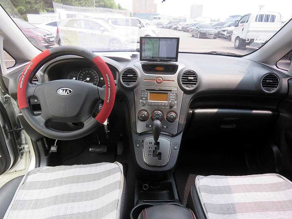 KIA Carens - Vista 8