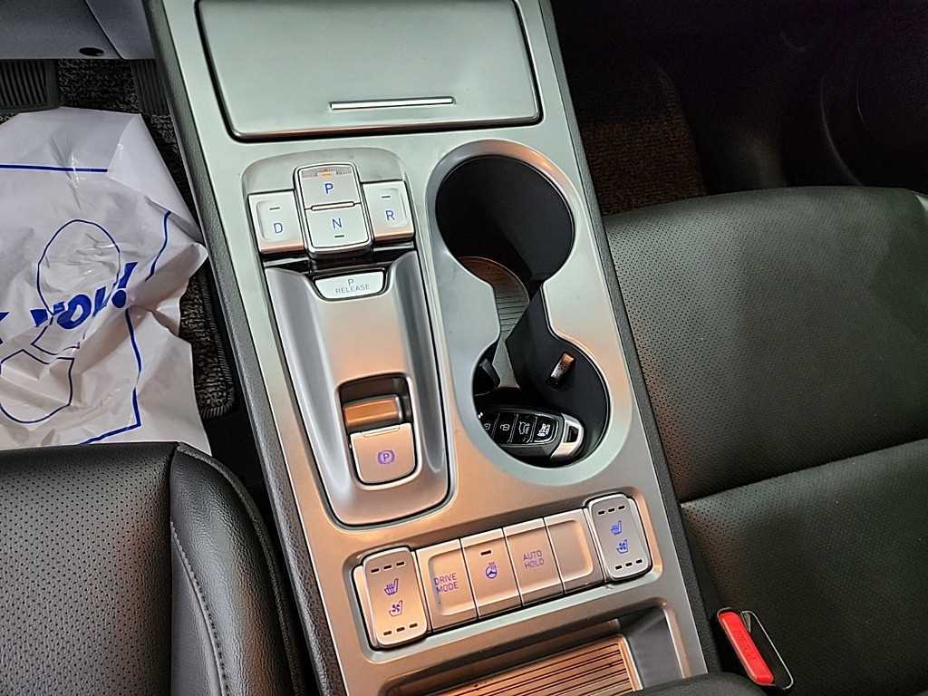 HYUNDAI Kona - Vista 8