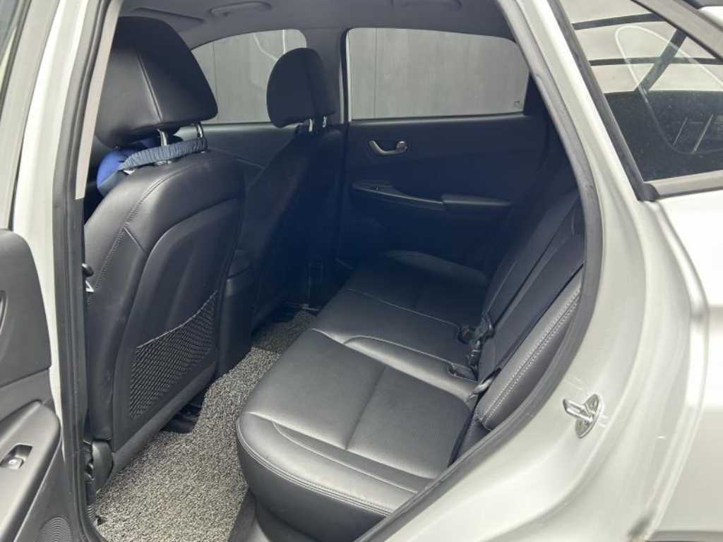 HYUNDAI Kona - Vista 6