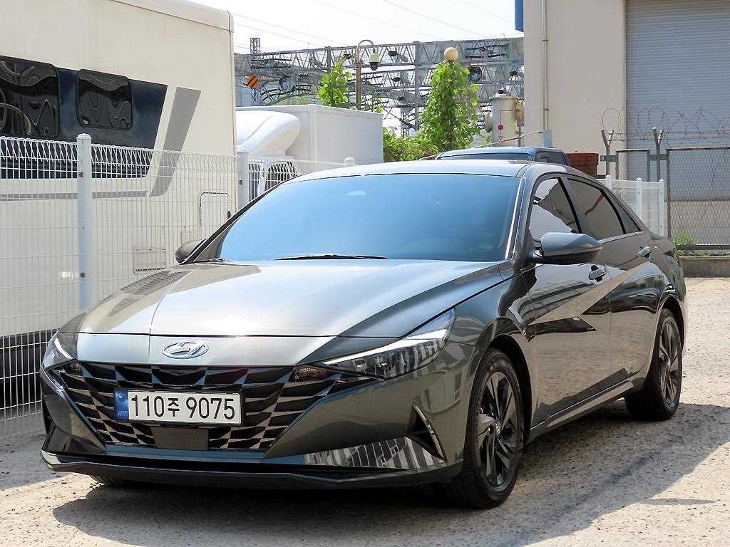 HYUNDAI Avante - Vista 2