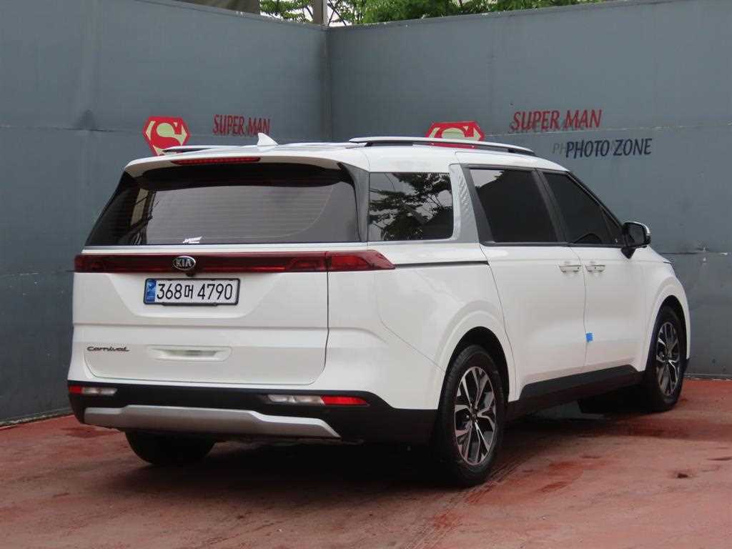 KIA Carnival - Vista 3