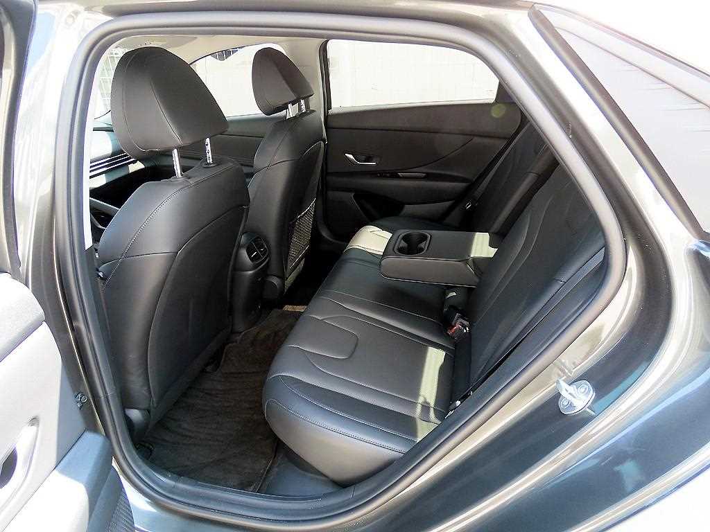 HYUNDAI Avante - Vista 6