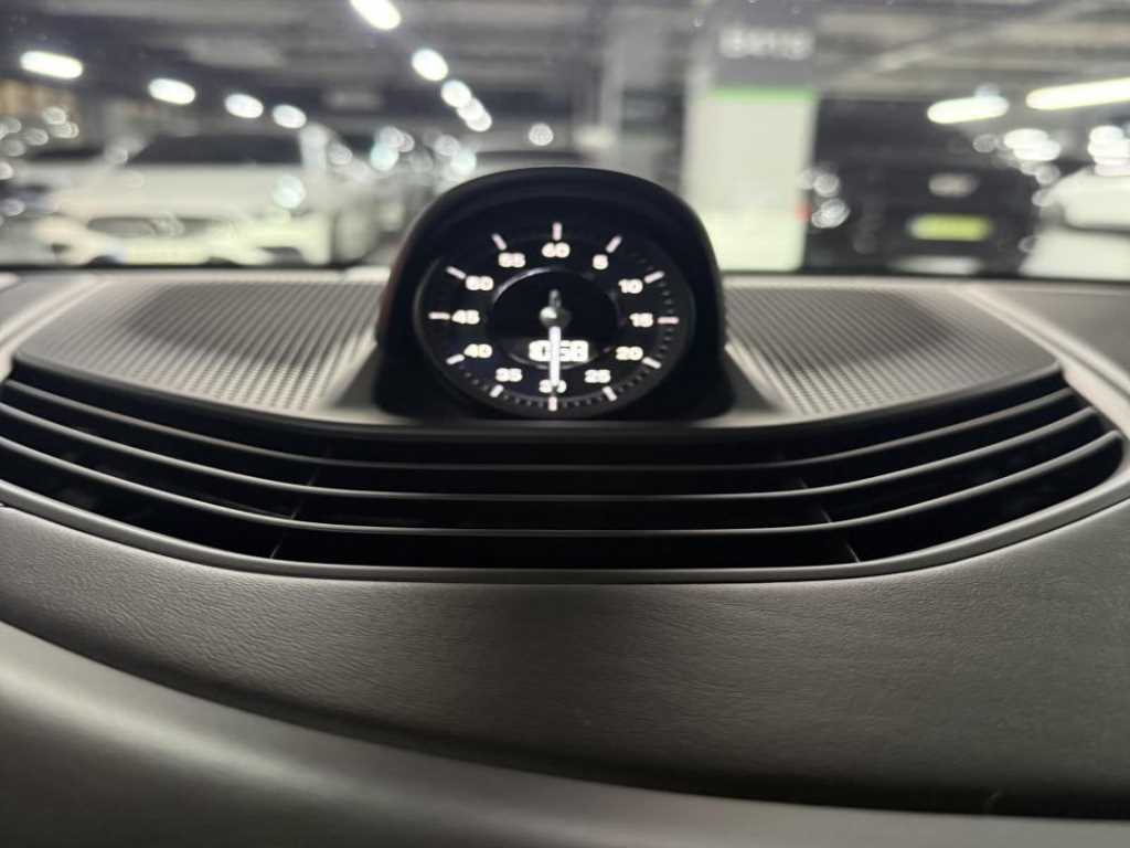 Porsche Taycan - Vista 12