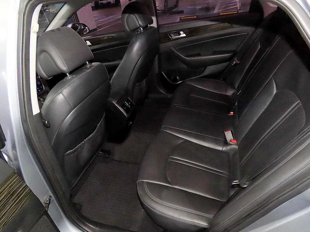 HYUNDAI Sonata - Vista 7