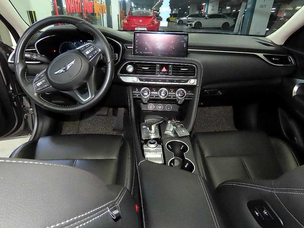 Genesis G70 - Vista 10