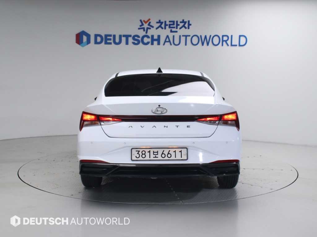 HYUNDAI Avante - Vista 5