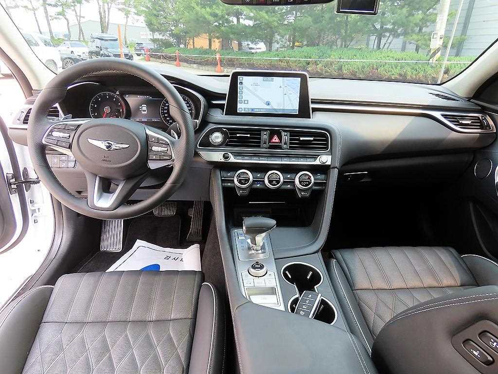 Genesis G70 - Vista 7