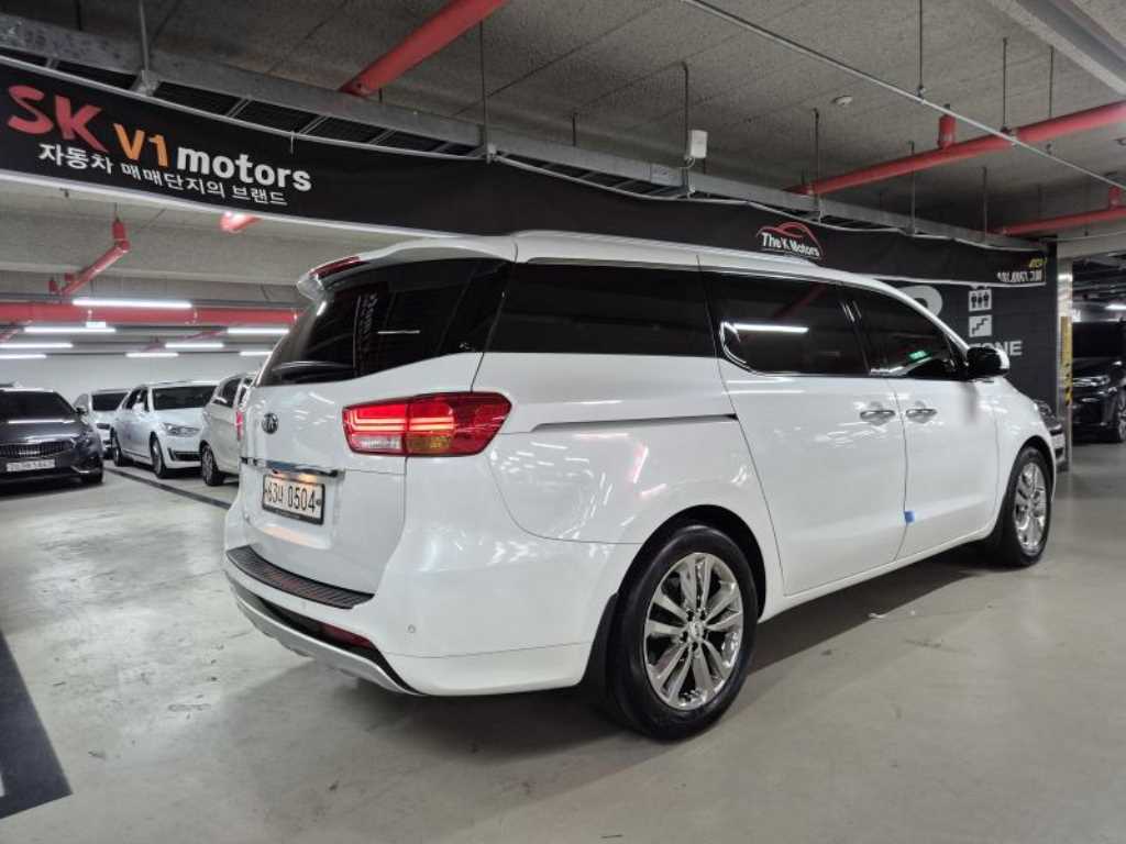 KIA Carnival - Vista 3