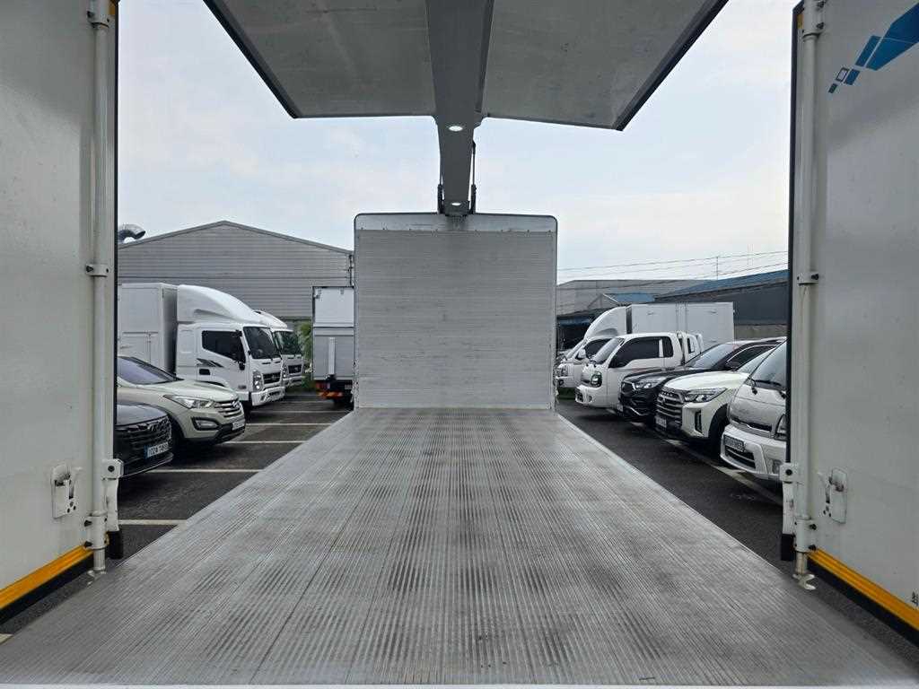 medium and large cargo truck - Vista 6